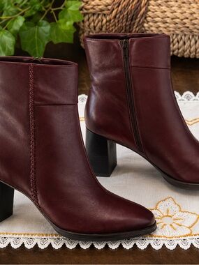 Vintage Etienne Aigner Burgundy Brown Leather Ankle Boots ✨ EUC ✨Size 9.5
